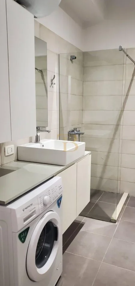 Tirane, jepet me qera apartament 1+1 Kati 8, 66 m² 400 € 