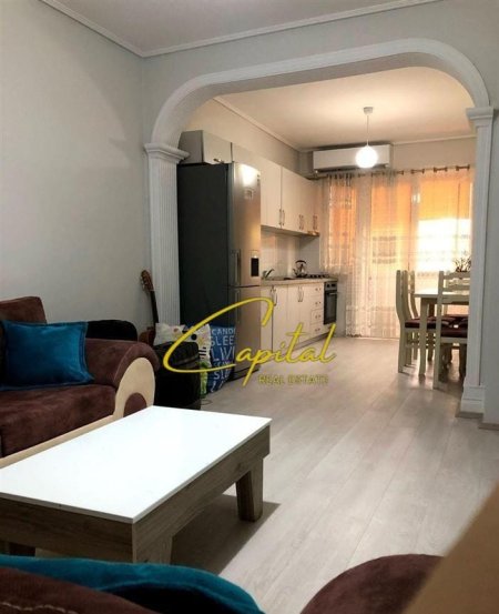 Tirane, jepet me qera apartament 1+1 Kati 3, 500 m² 500 € (21 DHJETORI)
