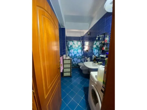 Kryqi i Kuq, shitet apartament 2+1 Kati 2, 77 m² 100.000 € (Durres)