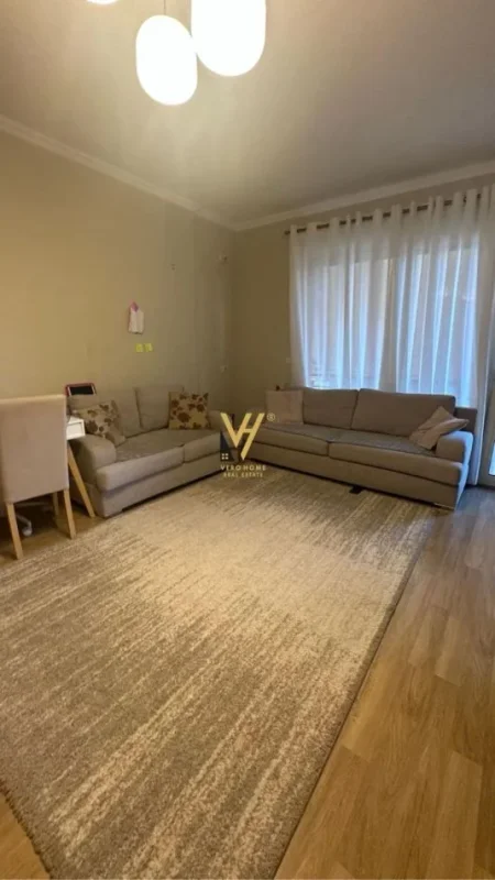 Tirane, jepet me qera apartament 2+1+Ballkon Kati 3, 105 m² 700 € (LIQENI I THATE)