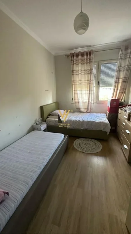 Tirane, jepet me qera apartament 2+1+Ballkon Kati 3, 105 m² 700 € (LIQENI I THATE)