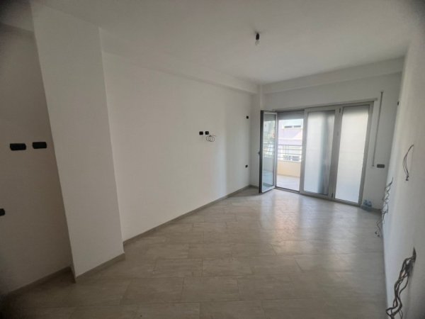 Durres, shitet apartament+verande | Penthouse 2+1+Ballkon Kati 3, 155.000 € (Qender Durres)
