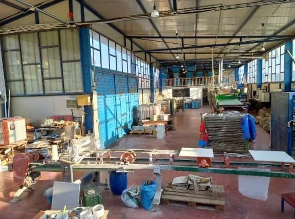 Tirane, jepet me qera magazine , 700 m² 2.500 € 