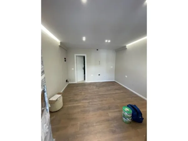 Tirane, shitet garsonier 1+1 Kati 1, 27 m² 90.000 € 