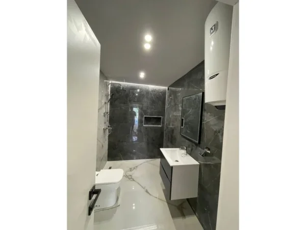Tirane, shitet garsonier 1+1 Kati 1, 27 m² 90.000 € 