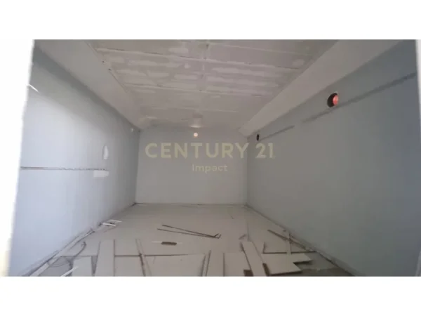 Tirane, jepet me qera ambjent biznesi Kati 0, 2.500 m² 3.000 € 