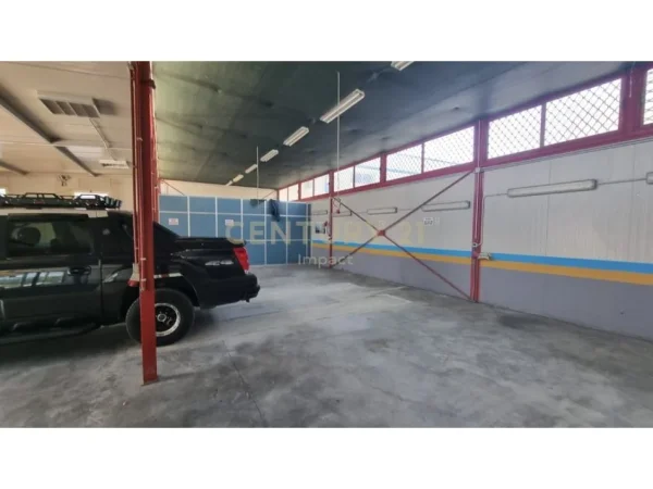 Tirane, jepet me qera ambjent biznesi Kati 0, 2.500 m² 3.000 € 