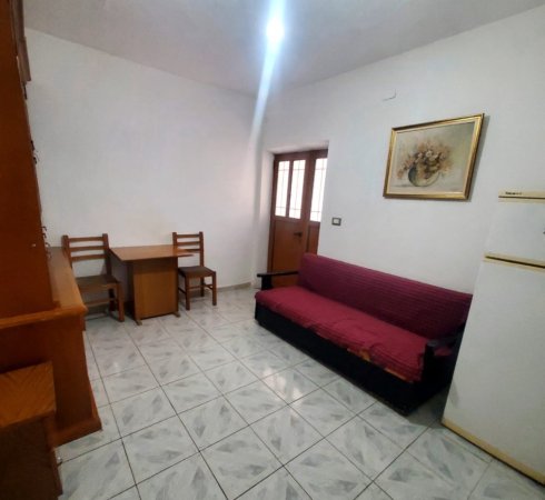 Tirane, jepet me qera apartament 1+1 Kati 1, 310 € 