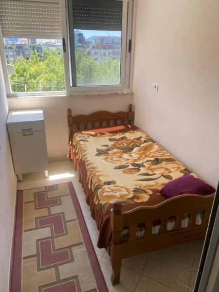 Tirane, Jepet me qera apartament 2+1 ne Brryl  Kati 6, 70 m² 500 € ( JEPET ME QERA APARTAMENT 2+1 – BRRYL, PËRBALLË MATERNITETIT TË RI )
