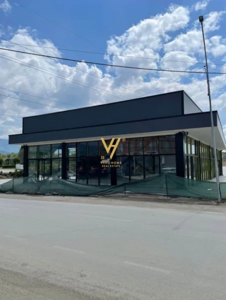 Tirane, jepet me qera magazine Kati 0, 1.400 m² 2.000 € (ZALL HERR)