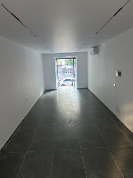 Tirane, jepet me qera ambjent biznesi Kati 0, 50 m² 1.100 € 