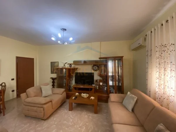 Prane Shkolles "Qemal Mici", shitet apartament 2+1 , 95 m² 120.000 € (Durres)