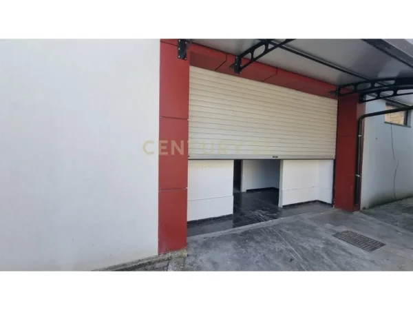 Tirane, shitet ambjent biznesi Kati 0, 2.500 m² 1.200.000 € 