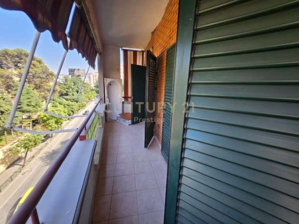 Tirane, jepet me qera 3+1+Aneks+Ballkon Kati 5, 161 m² 2.000 €