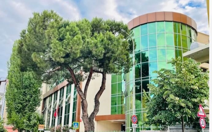 Tirane, jepet me qera apartament 1+1 Kati 3, 75 m² 400 € (️JEPET ME QERA SUPER APARTAMENT 1+1 I MOBILUAR PRANE SHKOLLES SE BALETIT.)