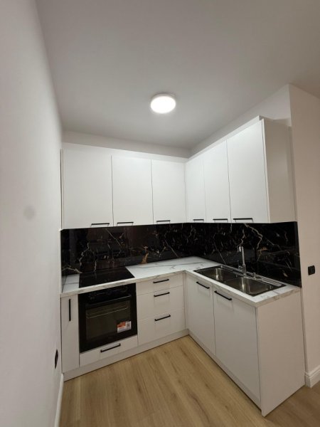 Tirane, jepet me qera apartament 1+1+Ballkon Kati 7, 65 m² 450 € (Rruga Sokrat Miho,Astir)