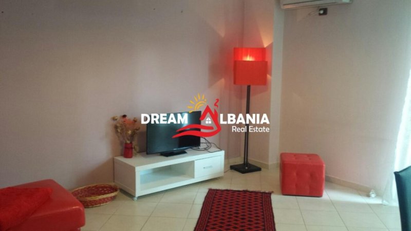 Tirane, jepet me qera apartament 2+1+Ballkon Kati 2, 100 m² 600 € (tek Kodra e Diellit)