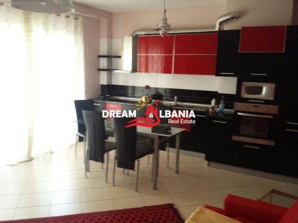 Tirane, jepet me qera apartament 2+1+Ballkon Kati 2, 100 m² 600 € (tek Kodra e Diellit)