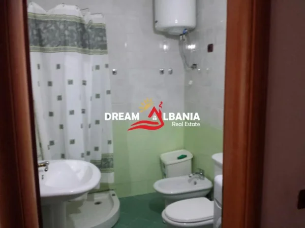 Tirane, jepet me qera apartament 2+1+Ballkon Kati 2, 100 m² 600 € (tek Kodra e Diellit)