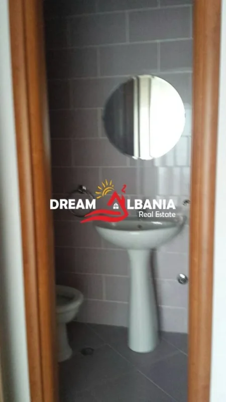 Tirane, jepet me qera apartament 2+1+Ballkon Kati 2, 100 m² 600 € (tek Kodra e Diellit)