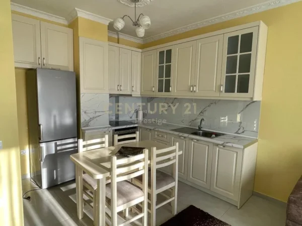 Tirane, jepet me qera apartament 1+1 Kati 2, 70 m² 470 € (Vilat Gjermane)