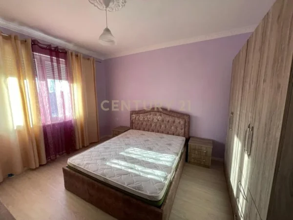 Tirane, jepet me qera apartament 1+1 Kati 2, 70 m² 470 € (Vilat Gjermane)