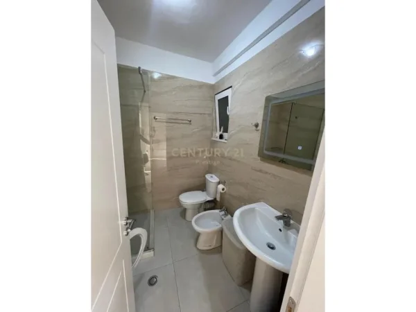 Tirane, jepet me qera apartament 1+1 Kati 2, 70 m² 470 € (Vilat Gjermane)