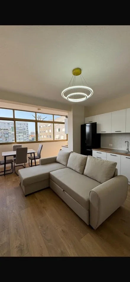 Tirane, jepet me qera apartament 2+1 Kati 5, 650 € 