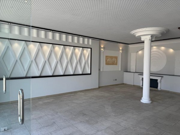 Tirane, jepet me qera magazine , 750 m² 2.625 € 