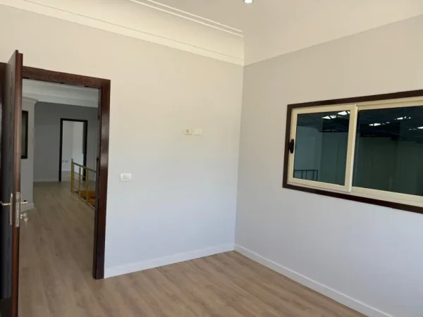 Tirane, jepet me qera magazine , 750 m² 2.625 € 