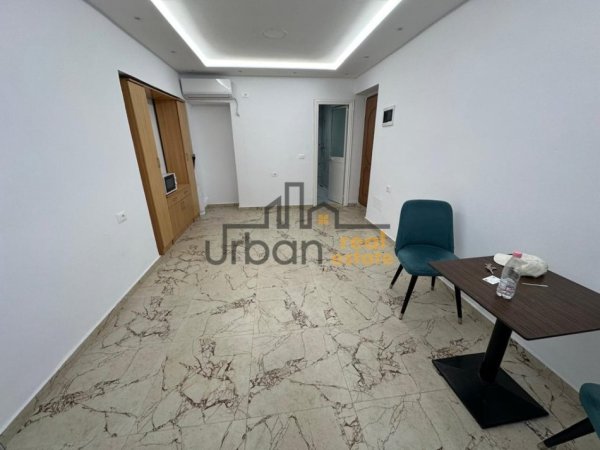 Tirane, jepet me qera dyqan Kati 0, 27 m² 600 € (Mbrapa Bllokut te Ambasadave)