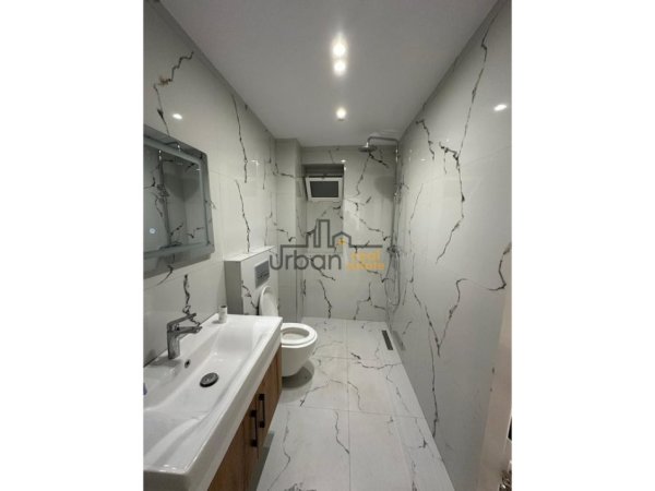 Tirane, jepet me qera dyqan Kati 0, 27 m² 600 € (Mbrapa Bllokut te Ambasadave)