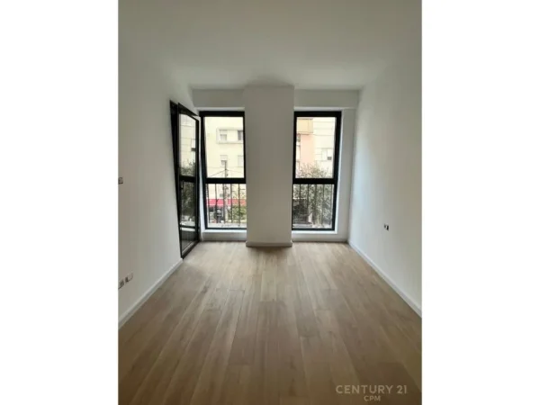 Tirane, jepet me qera ambjent biznesi , 70 m² 700 € 