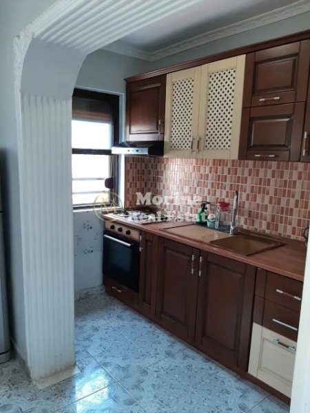 Tirane, jepet me qera apartament 1+1+Ballkon Kati 5, 60 m² 500 € (Materniteti i Ri)