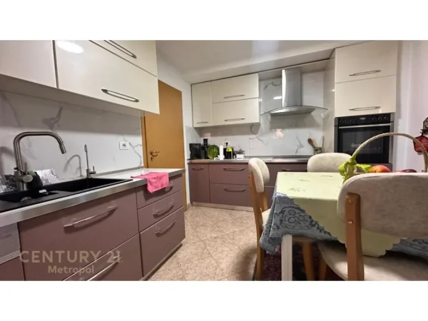Tirane, shes apartament 2+1+Ballkon Kati 6, 99 m² 150.000 € 
