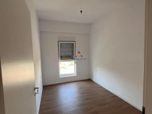 Tirane, jepet me qera apartament 2+1+Ballkon Kati 7, 95 m² 400 € (ALI DEMI,PRANE REZIDENCES KAIMI)