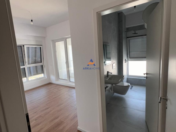 Tirane, jepet me qera apartament 2+1+Ballkon Kati 7, 95 m² 400 € (ALI DEMI,PRANE REZIDENCES KAIMI)