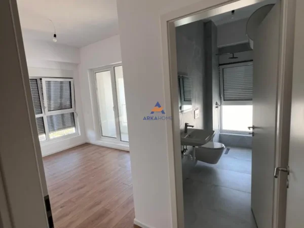 Tirane, jepet me qera apartament 2+1+Ballkon Kati 7, 95 m² 400 € (ALI DEMI,PRANE REZIDENCES KAIMI)