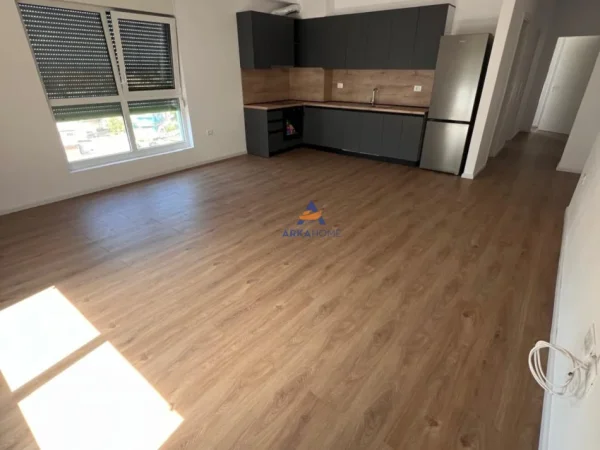 Tirane, jepet me qera apartament 2+1+Ballkon Kati 7, 95 m² 400 € (ALI DEMI,PRANE REZIDENCES KAIMI)