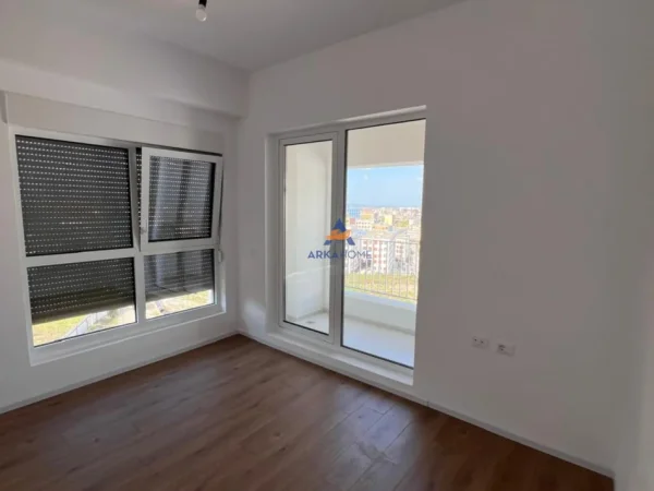 Tirane, jepet me qera apartament 2+1+Ballkon Kati 7, 95 m² 400 € (ALI DEMI,PRANE REZIDENCES KAIMI)