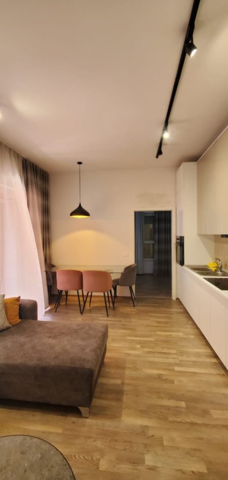 Tirane, jepet me qera apartament 1+1+Ballkon Kati 8, 60 m² 400 € 