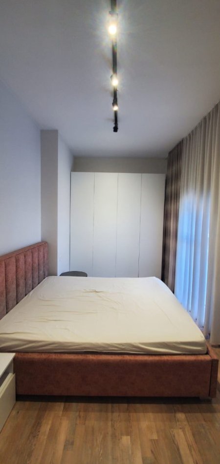 Tirane, jepet me qera apartament 1+1+Ballkon Kati 8, 60 m² 400 € 