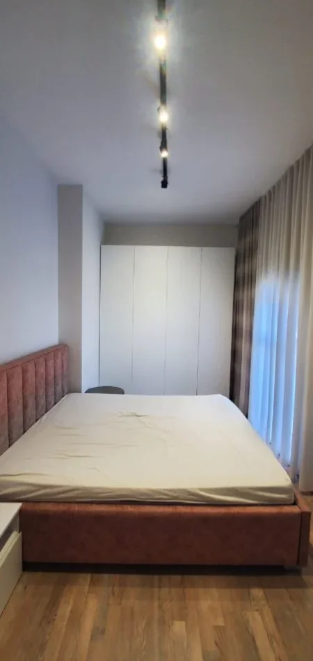 Tirane, jepet me qera apartament 1+1+Ballkon Kati 8, 60 m² 400 € 