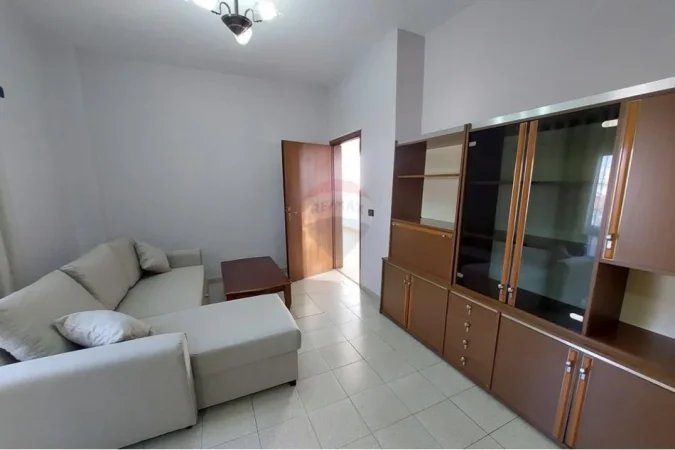 Shqiperi, jepet me qera apartament 2+1 Kati 2, 90 m² 420 € (Ali Dem)
