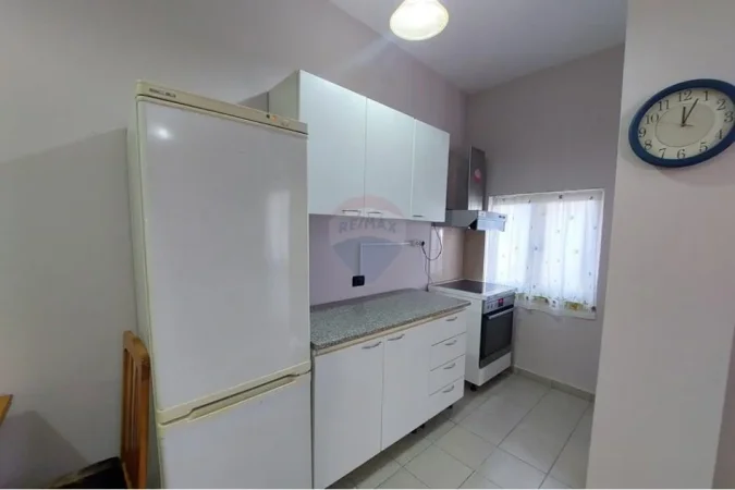 Shqiperi, jepet me qera apartament 2+1 Kati 2, 90 m² 420 € (Ali Dem)