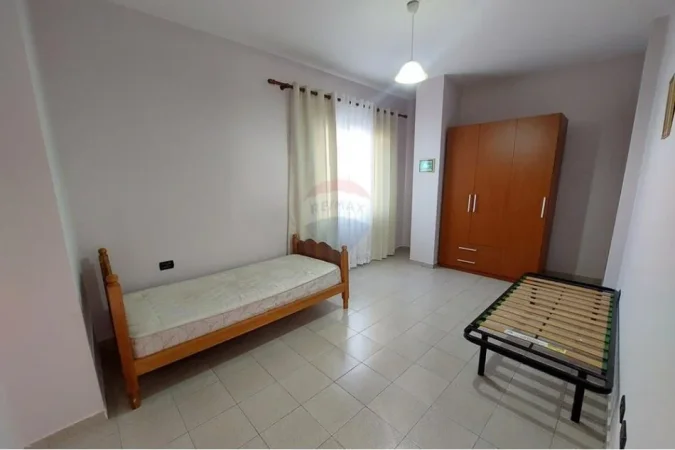 Shqiperi, jepet me qera apartament 2+1 Kati 2, 90 m² 420 € (Ali Dem)