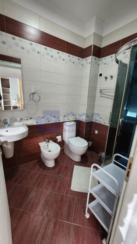 Tirane, jepet me qera apartament 3+1+Aneks+Ballkon Kati 6, 275 m² 1.500 € (liqeni, Tirane)