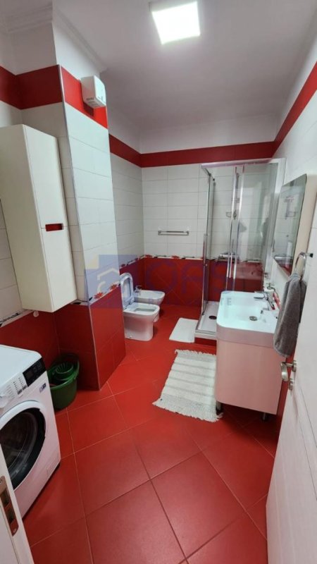 Tirane, jepet me qera apartament 3+1+Aneks+Ballkon Kati 6, 275 m² 1.500 € (liqeni, Tirane)