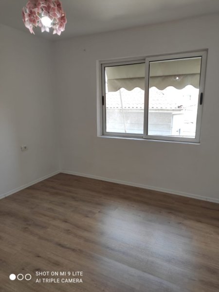 Tirane, shitet apartament 1+1 Kati 4, 64 m² 90.000 € ( SHITET SUPER APARTAMENTI 1+1 ME HIPOTEKË TEK RRUGA E DIBRËS, PRANË SHKOLLËS SË BASHKUAR)