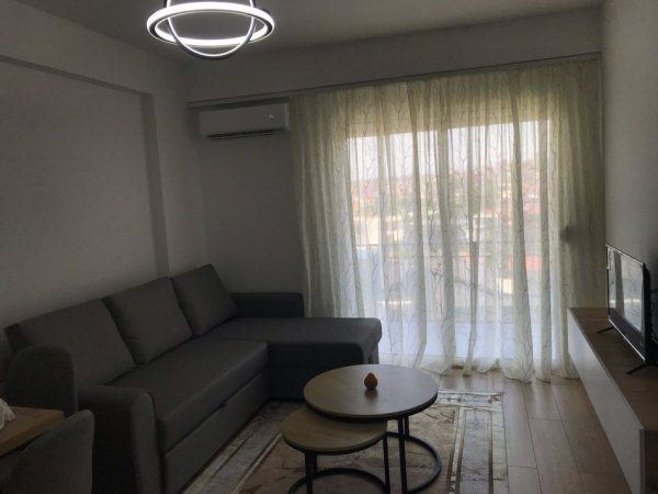 Durres, jepet me qera apartament 1+1+Ballkon Kati 4, 56 m² 400 € (Rruga pavaresia)
